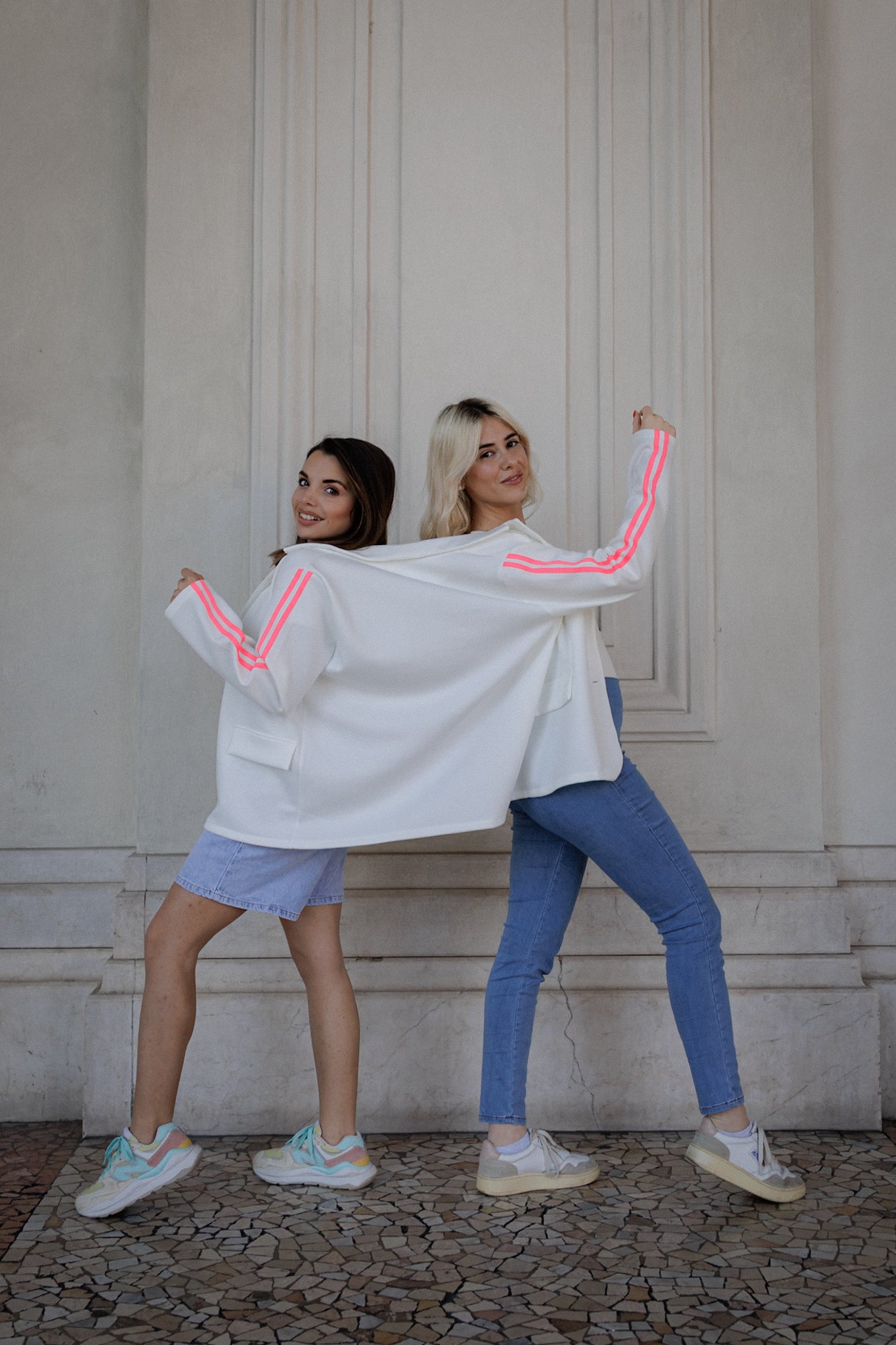 Blazer bianco a righe rosa fluo