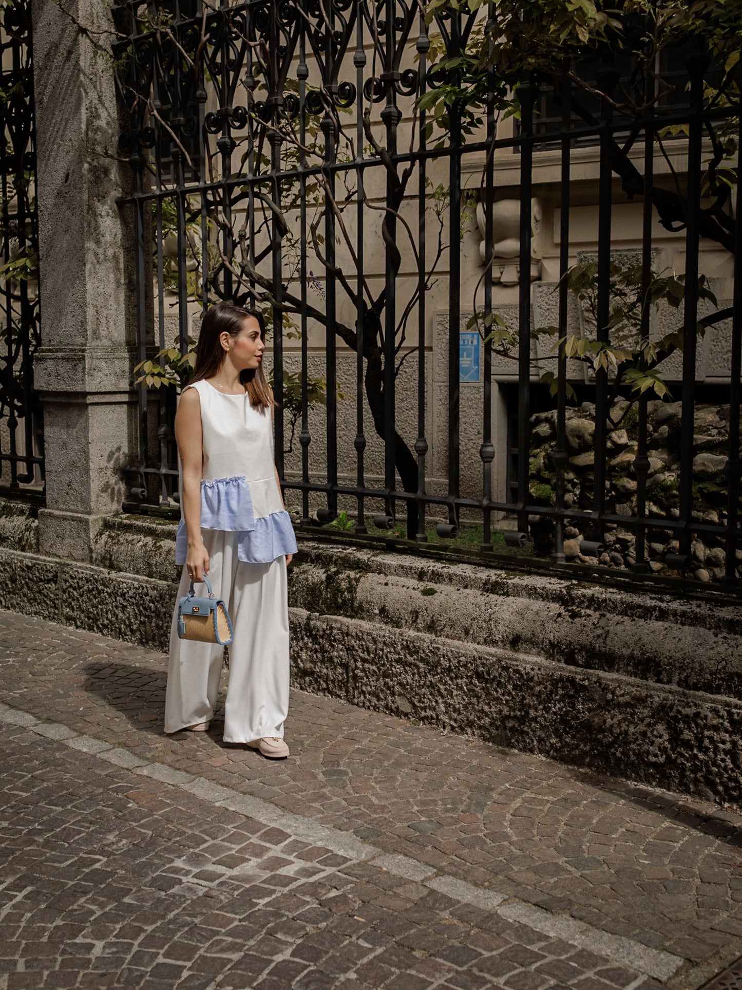 Top in cotone con volant