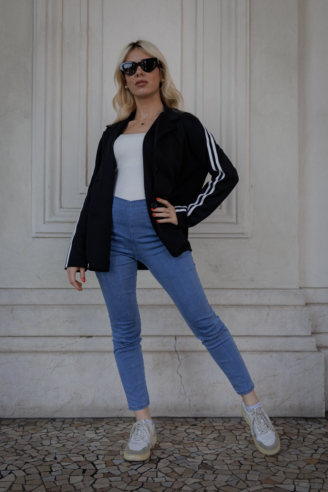 Blazer nero a righe bianche