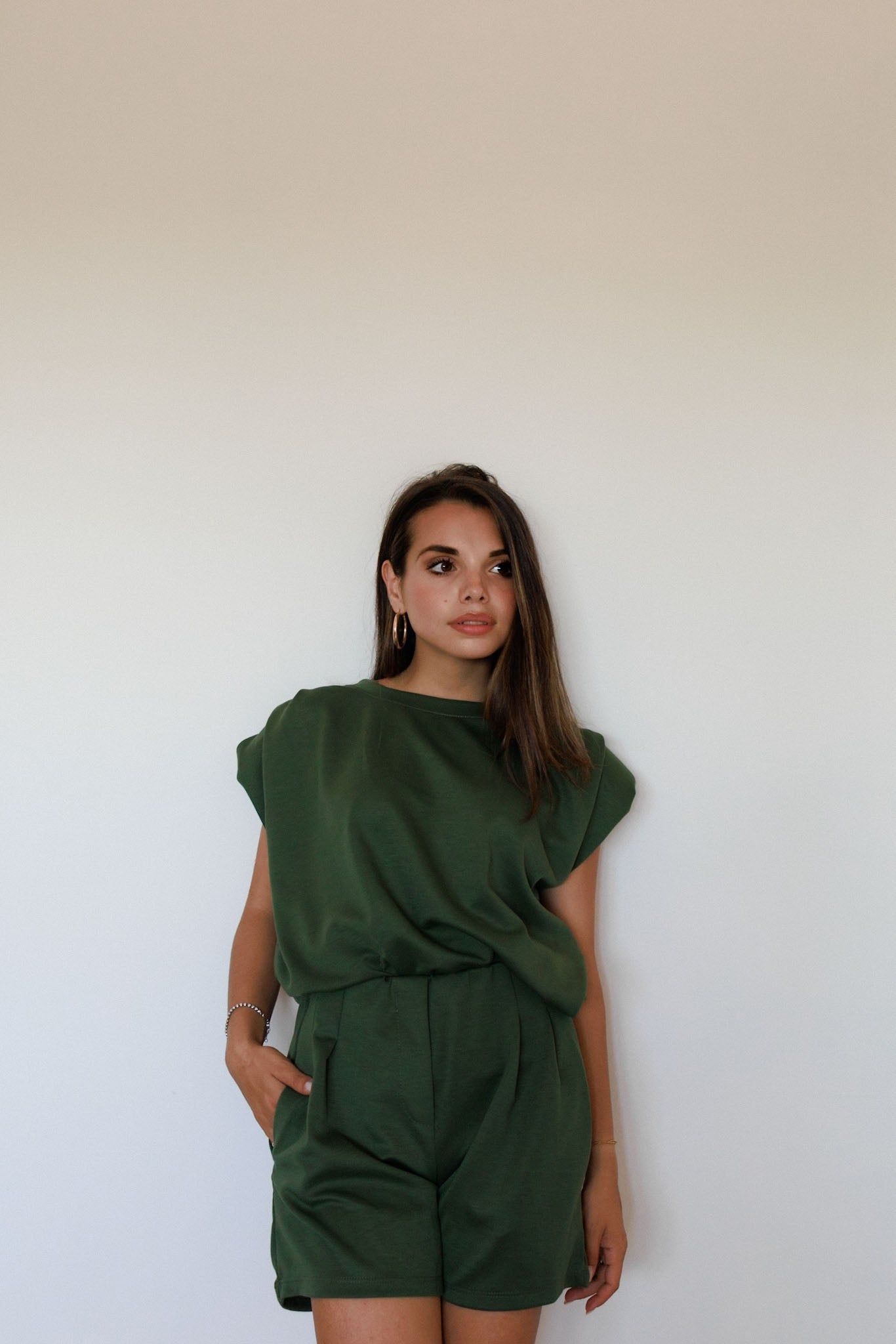 Completo blusa e pantaloncini verde
