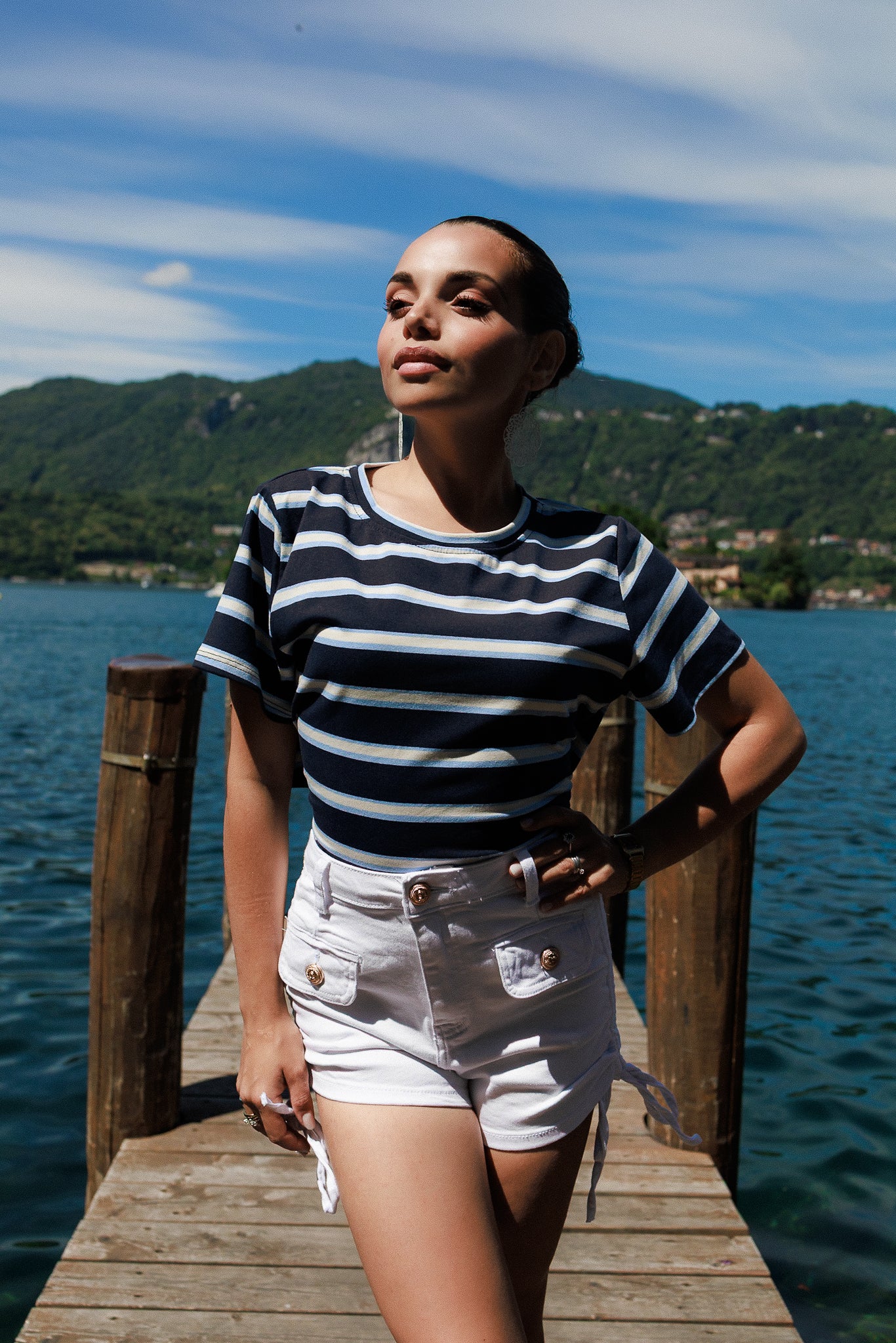 Shorts di jeans con bottoni e lacci