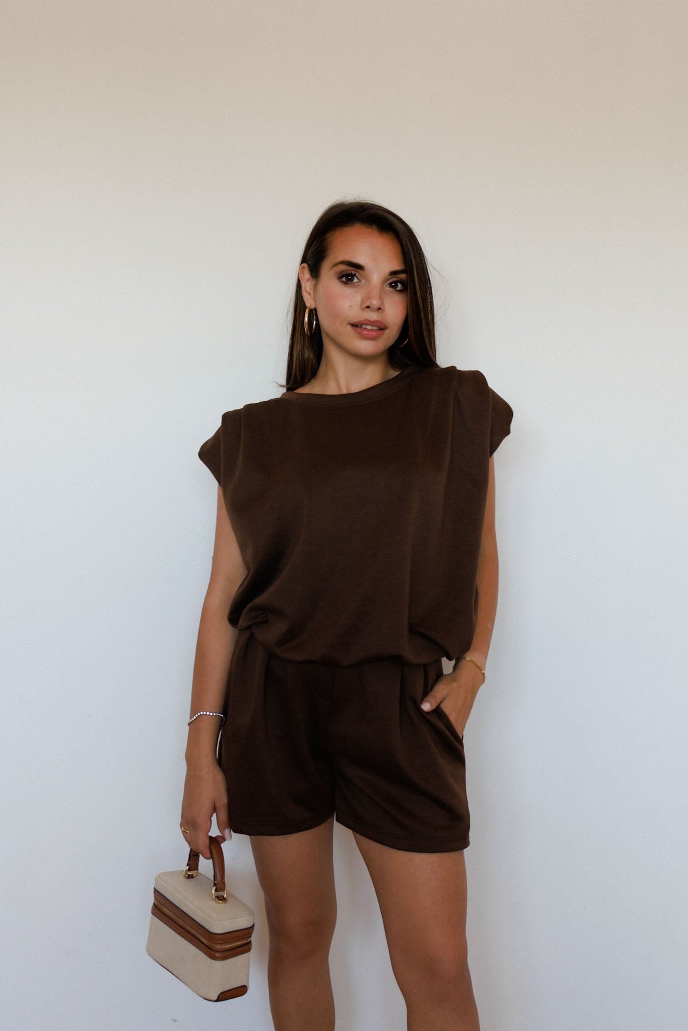Coordinato blusa e pantaloncino marrone