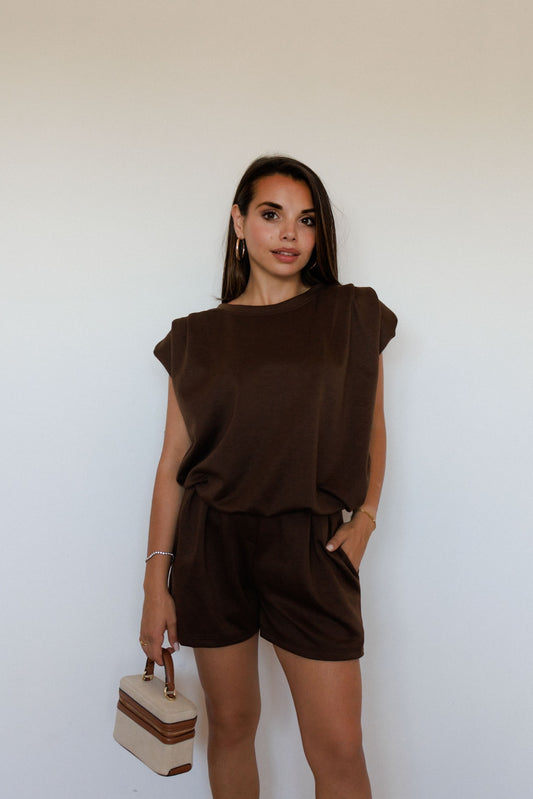 Coordinato blusa e pantaloncino marrone