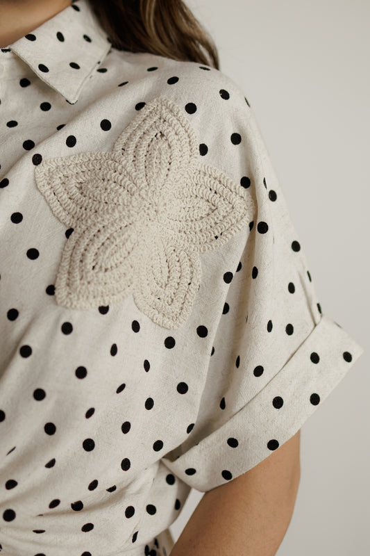 Camicia a pois con dettaglio