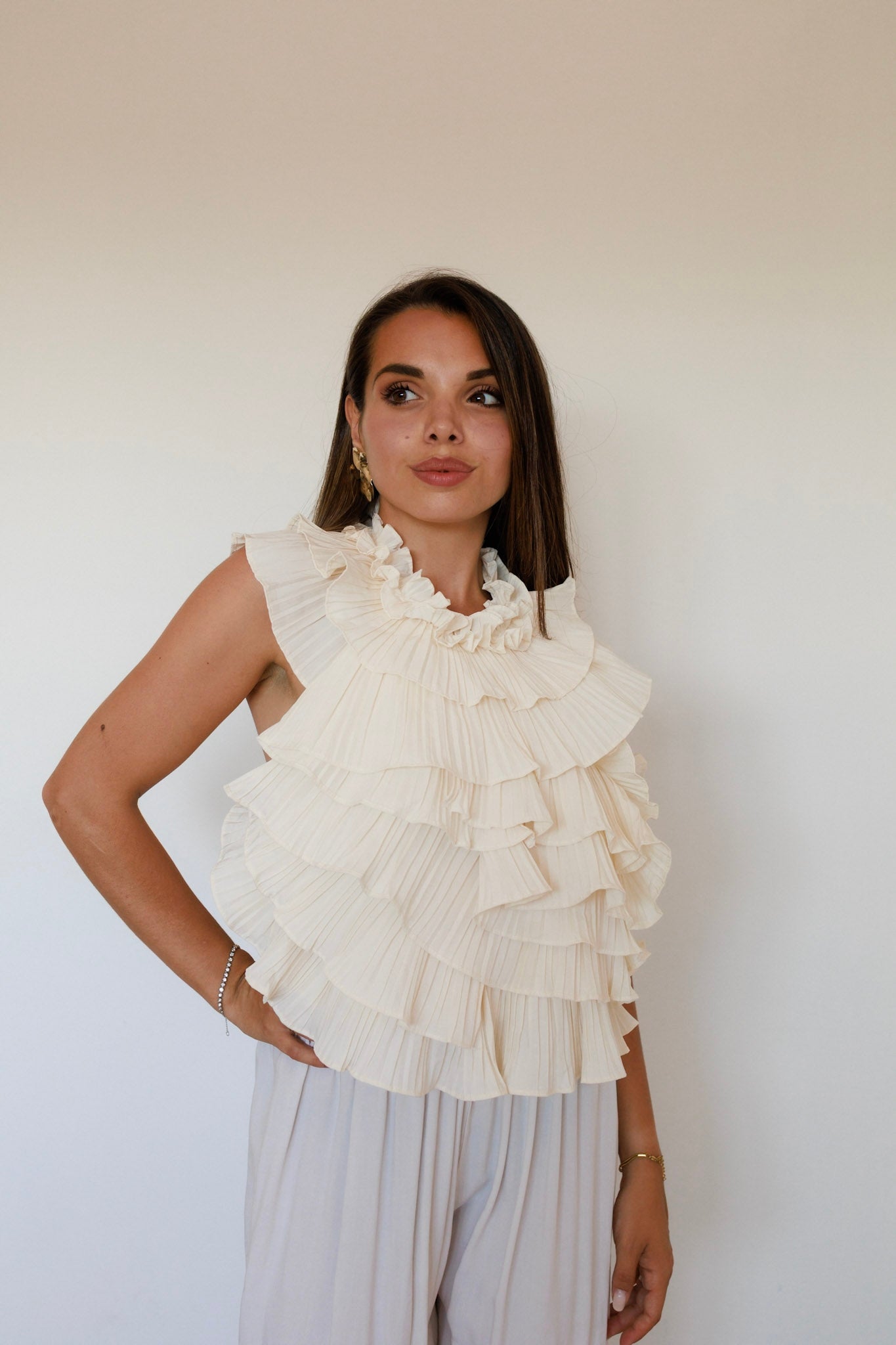 Top arricciato con schiena scoperta beige