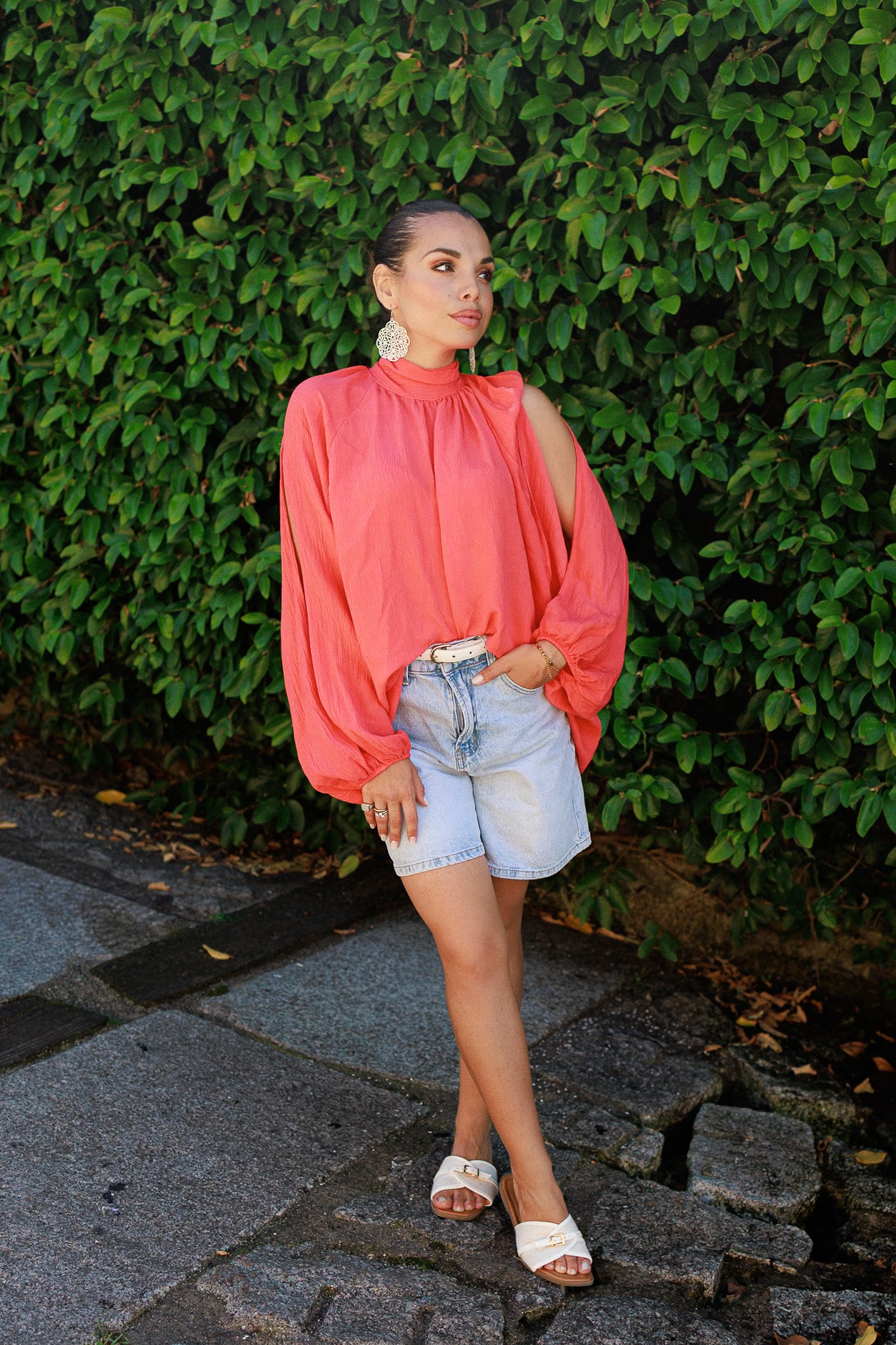 Blusa corallo con maniche aperte