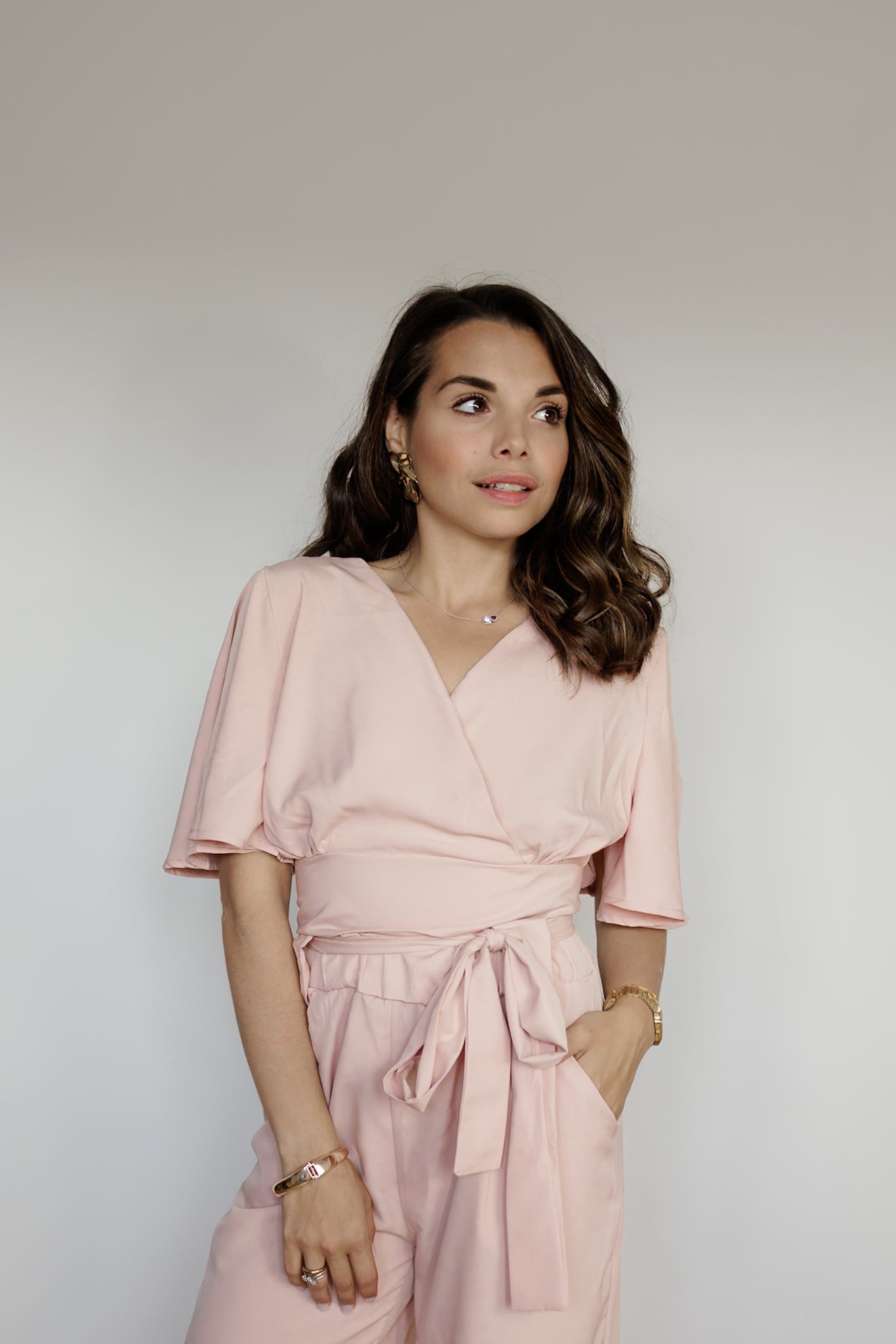 Top corto e pantaloni rosa
