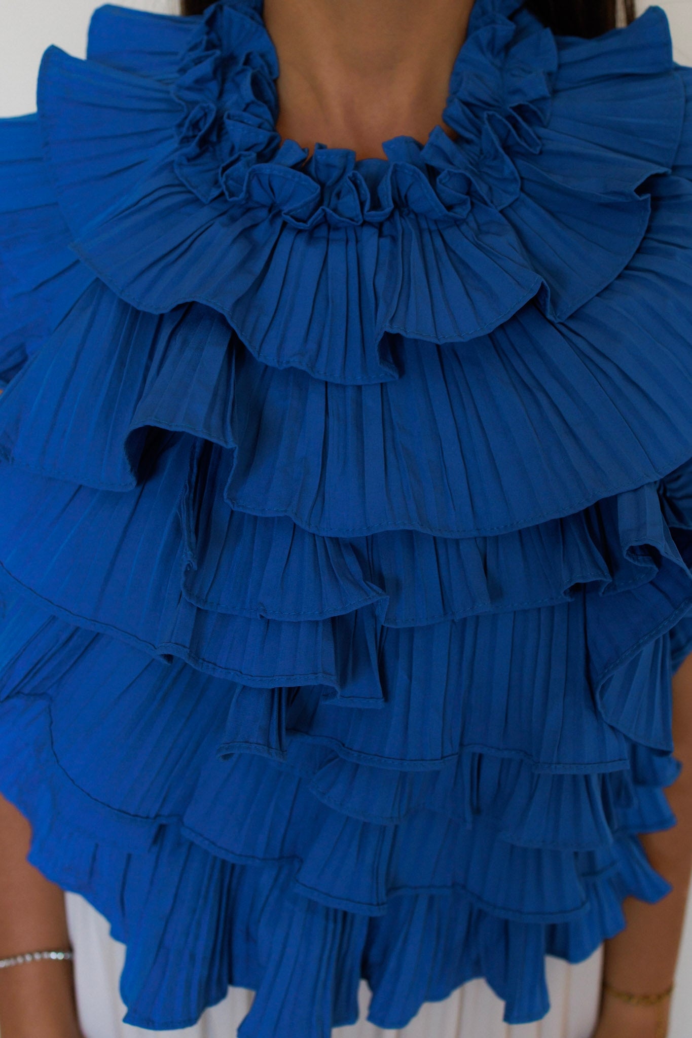 Top arricciato con schiena scoperta blu