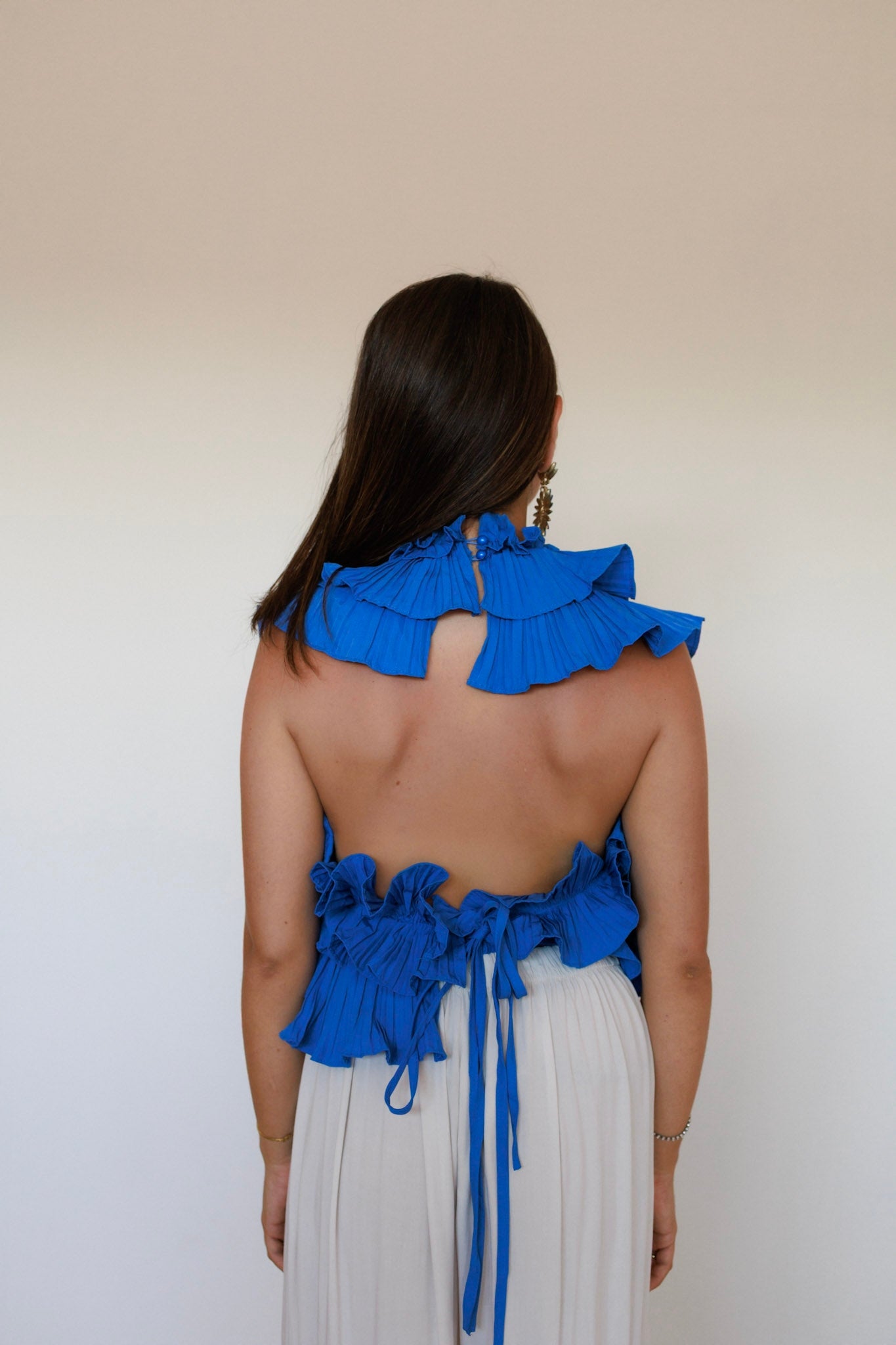 Top arricciato con schiena scoperta blu