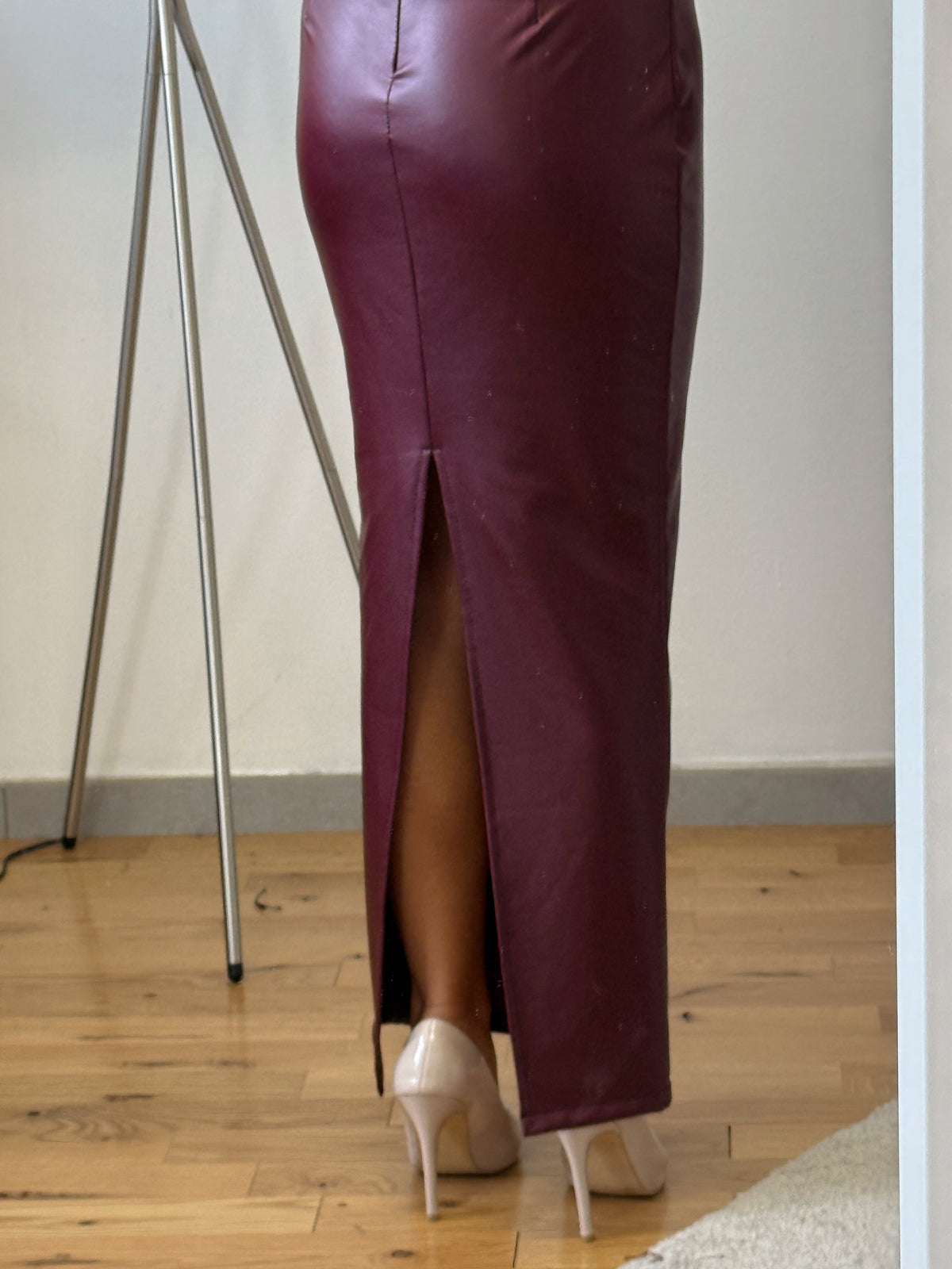 Gonna “LEATHER SLIT” bordeaux