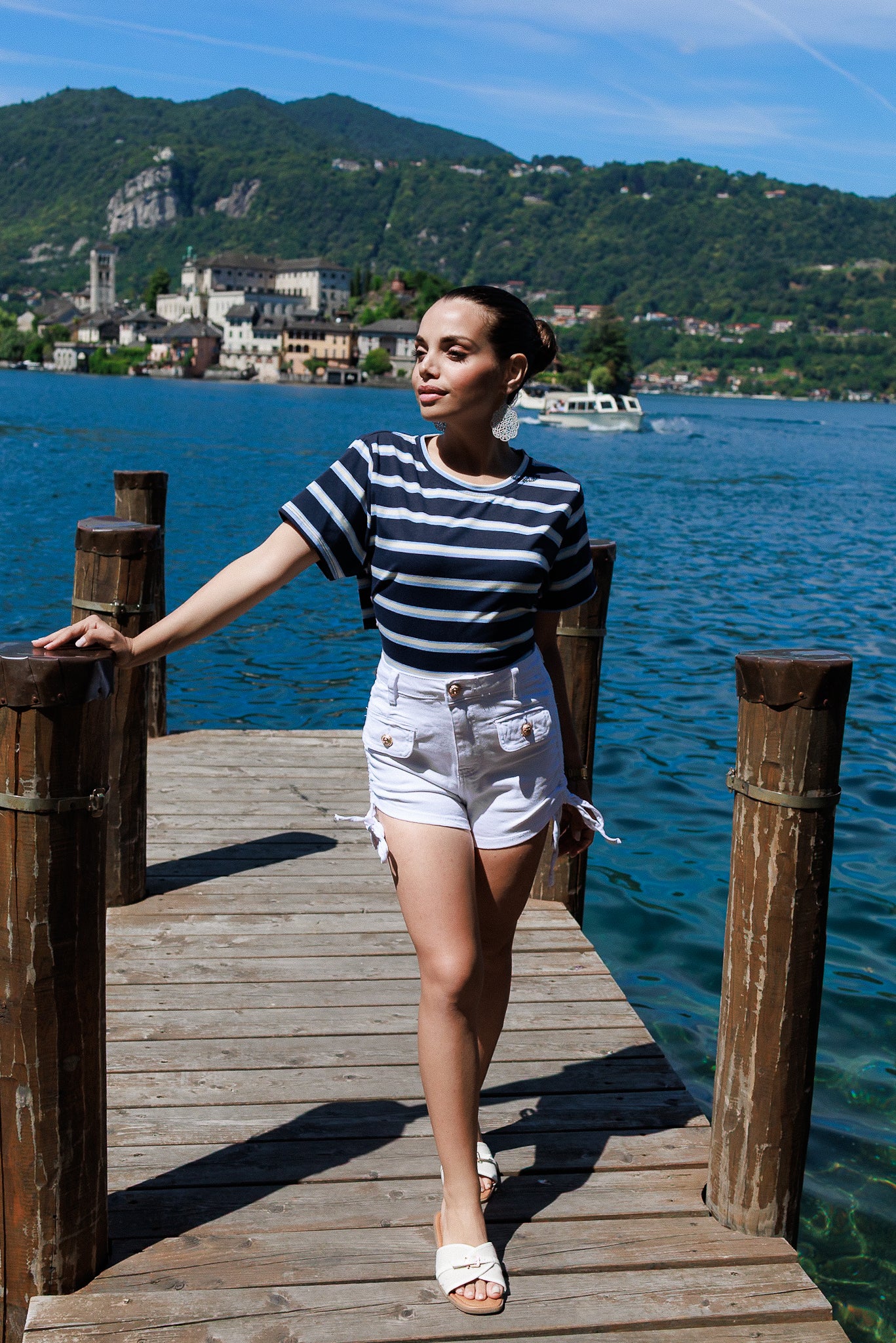Shorts di jeans con bottoni e lacci