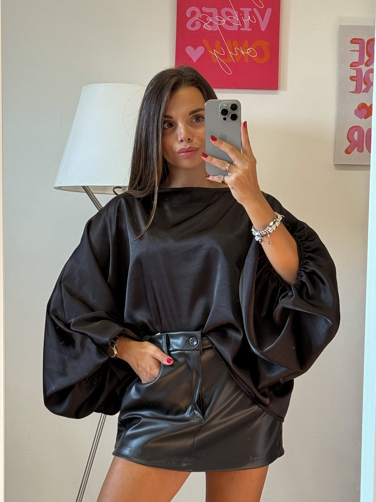 Blusa satin “CAMILLE” nero