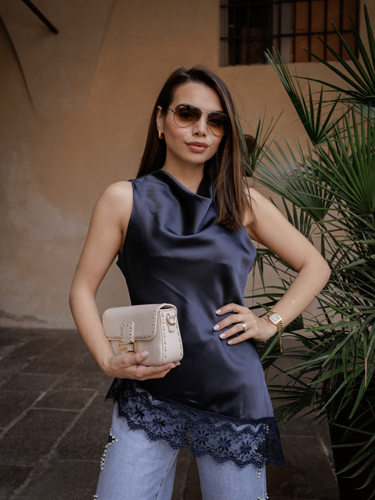 Maglia asimmetrica in raso con pizzo