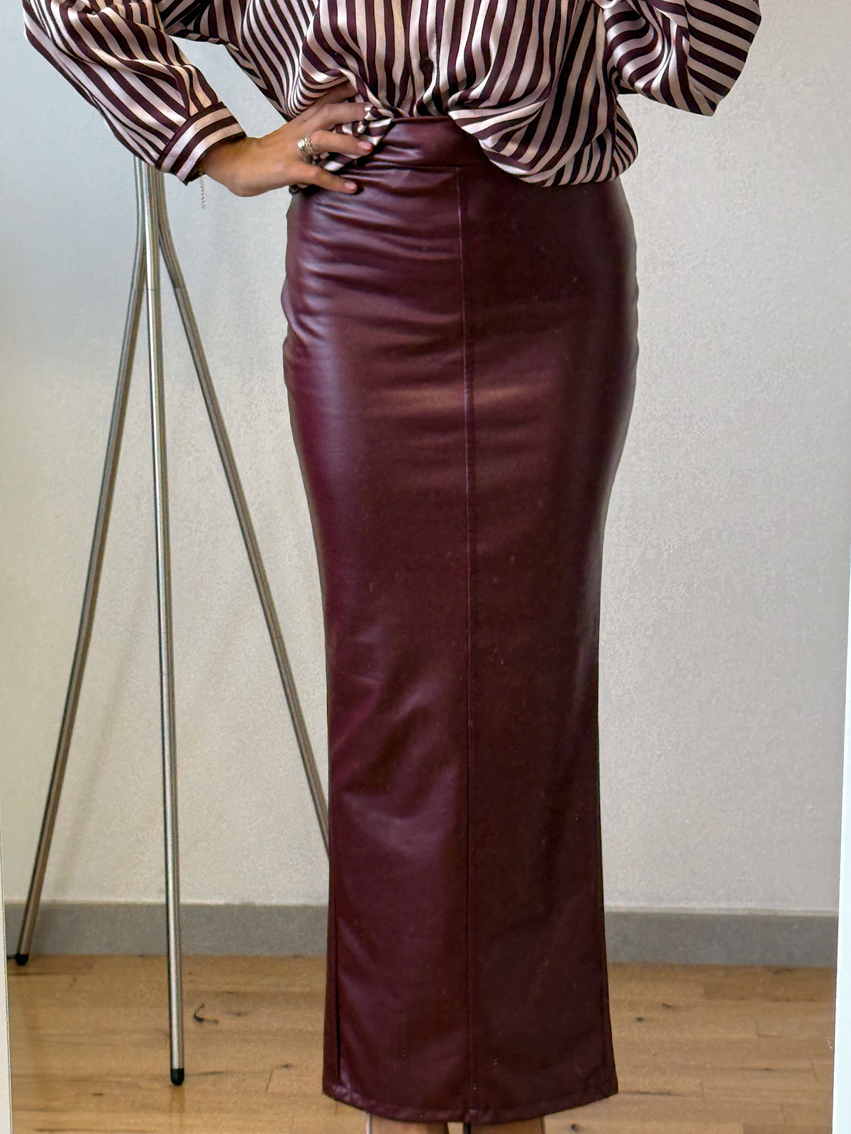 Gonna “LEATHER SLIT” bordeaux