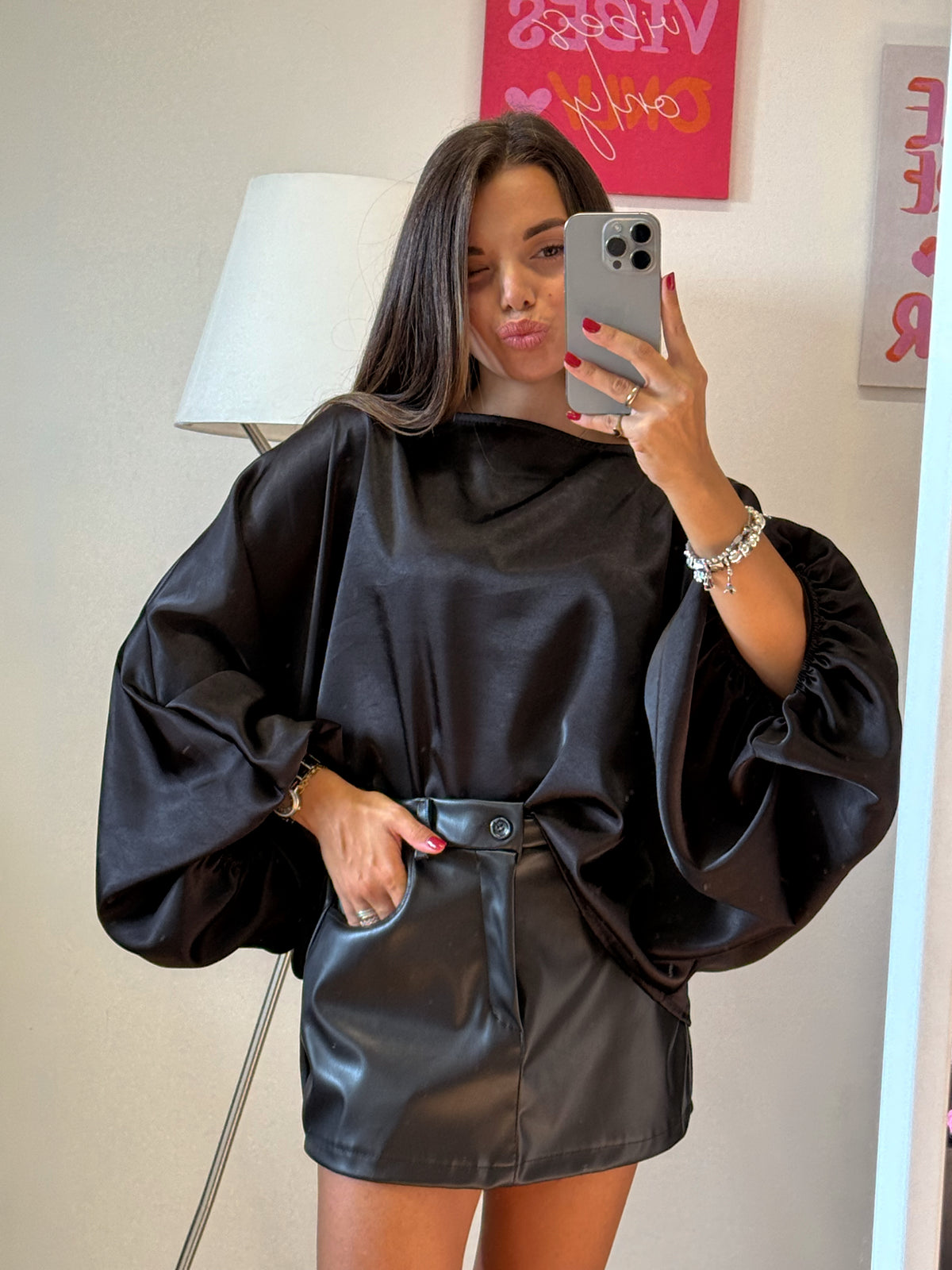Blusa satin “CAMILLE” nero