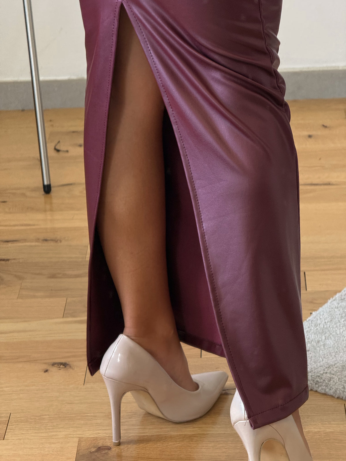 Gonna “LEATHER SLIT” bordeaux