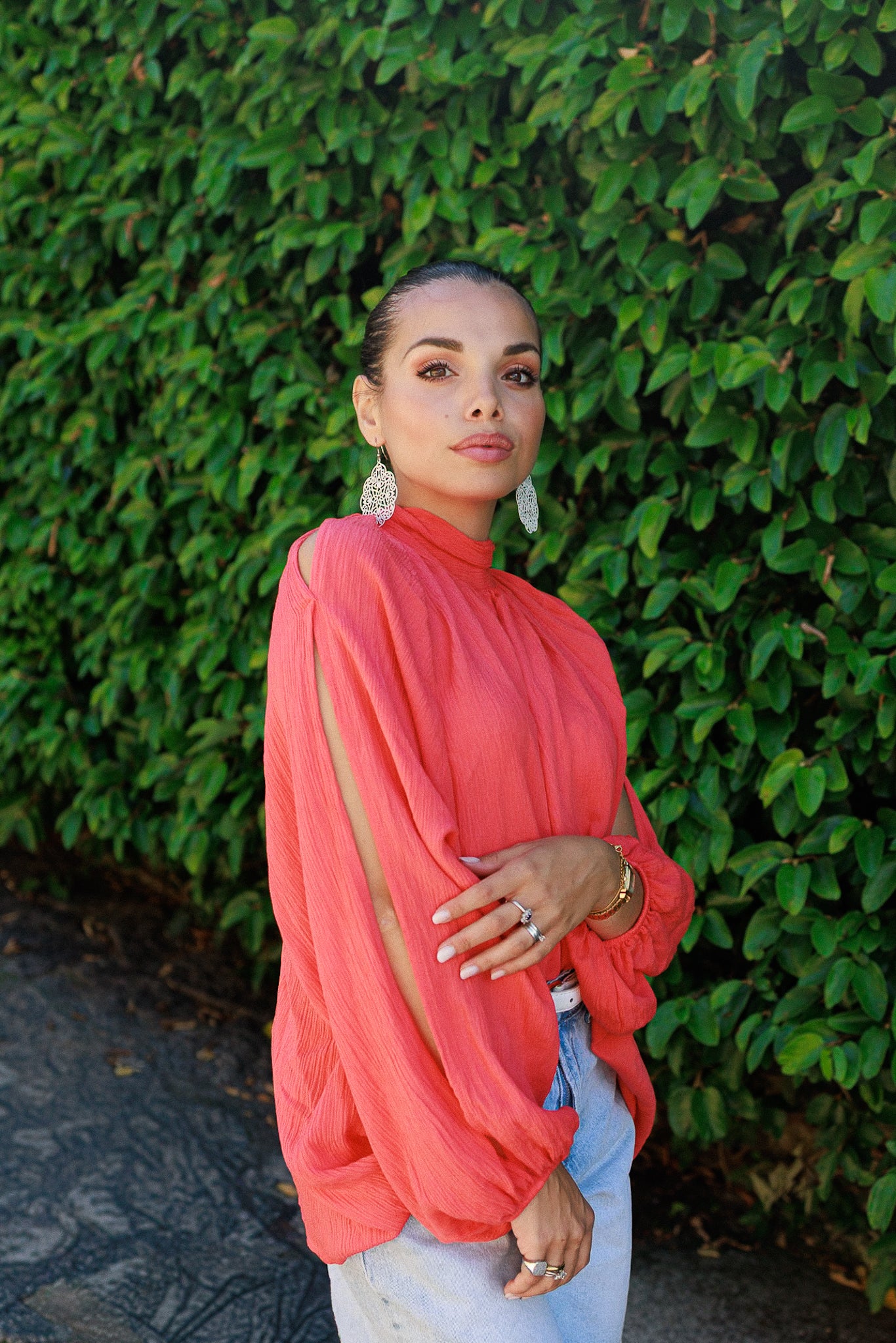Blusa corallo con maniche aperte