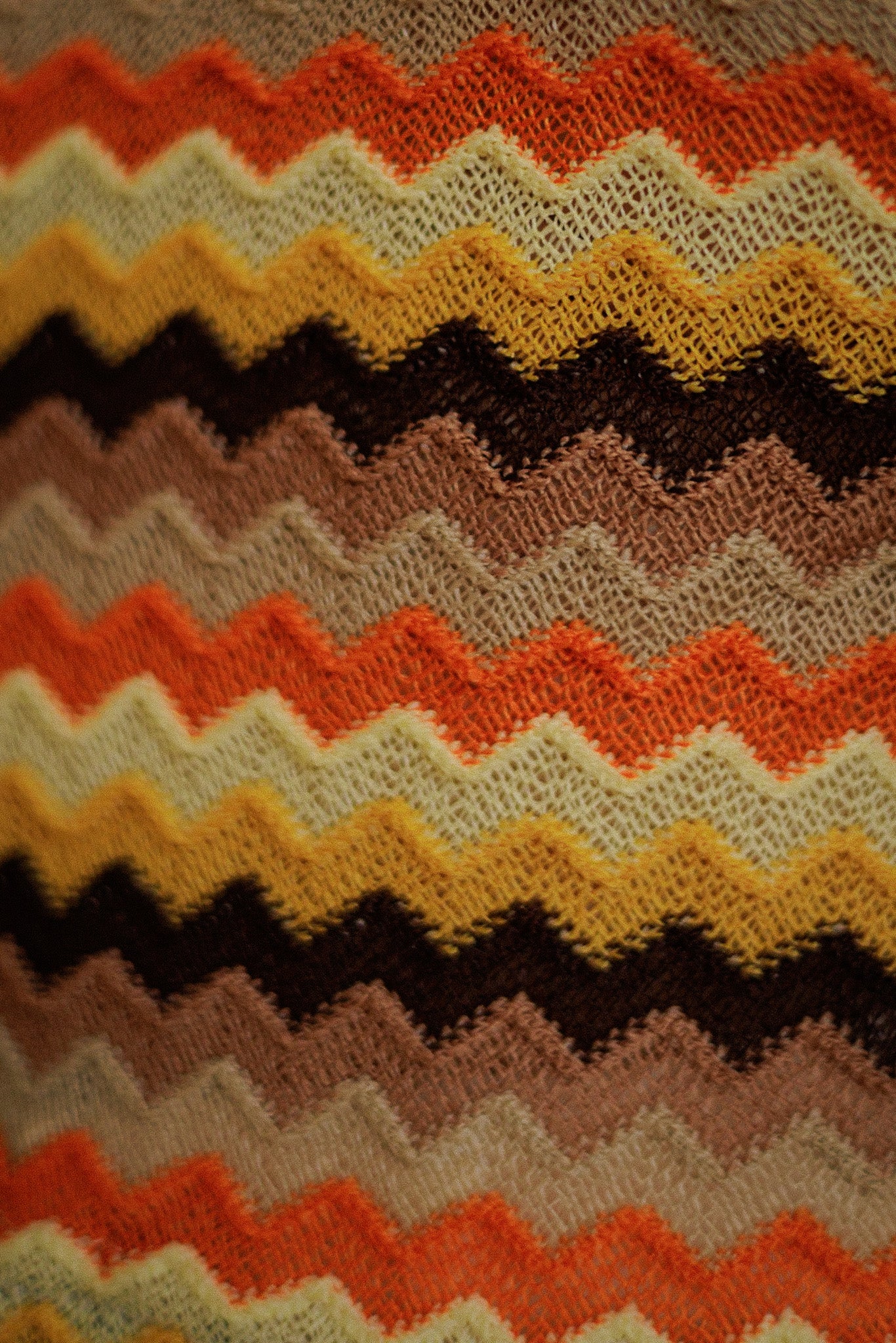 Top colorato marrone