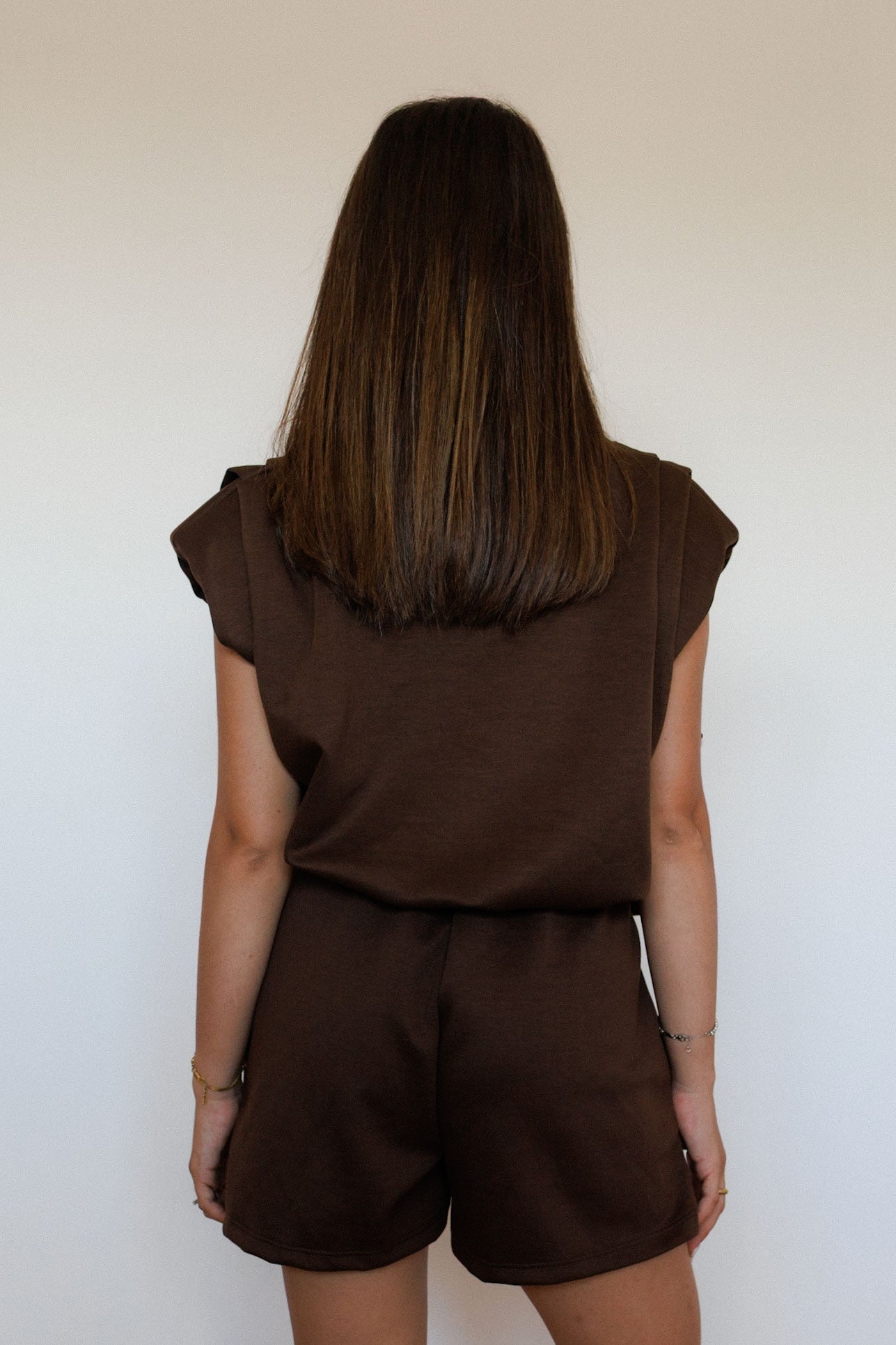 Coordinato blusa e pantaloncino marrone