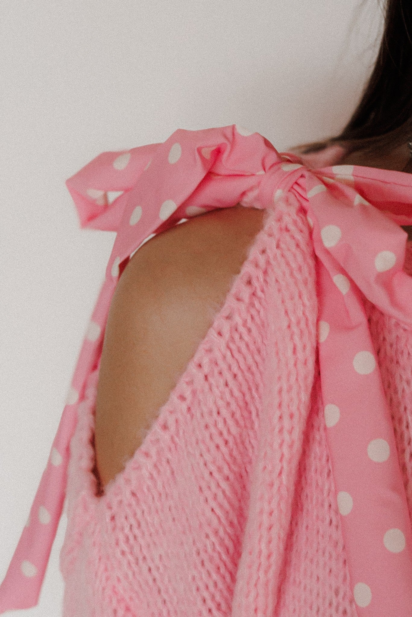 Maglione con fiocco a pois